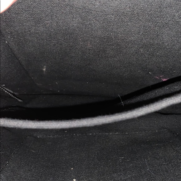 SOOO CHIC CROSS OR SADDLE BAG W. PINK CAMO CROSS‼️ - Picture 8 of 8